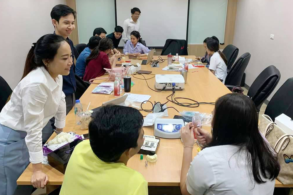 泰國法政大學於12/2舉辦植牙實作課程